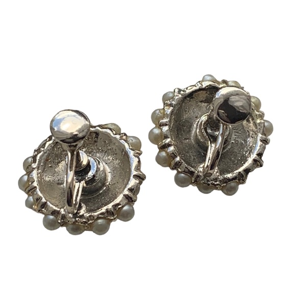 Vintage Simulated Seed Pearl Gold Plated Screw Back Earrings Woman’s Jewelry - Picture 4 of 8